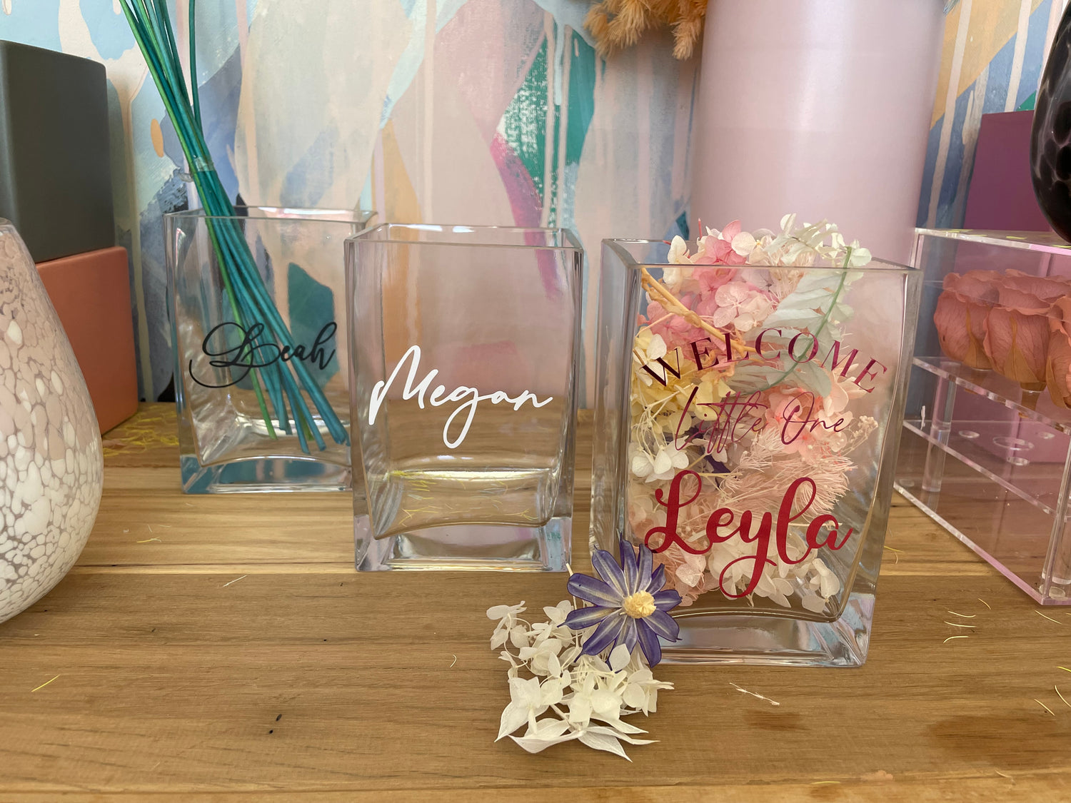 https://xox-with-love.myshopify.com/products/clear-glass-vase-personalised?_pos=1&_sid=45649b998&_ss=r